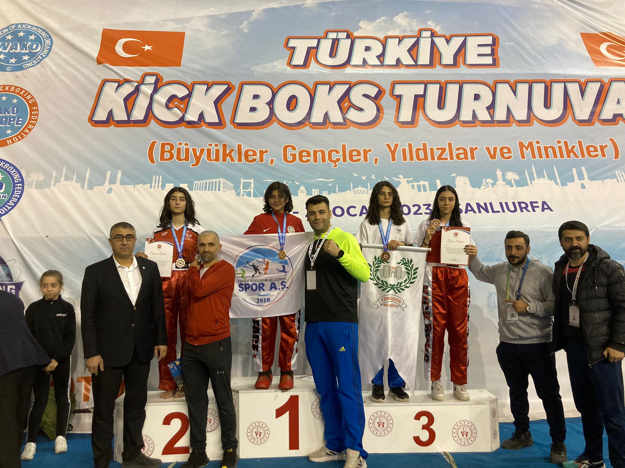 Öğrencimiz Gülten Sivaslıoğlu  Kick Boks Yıldız Bayan Point Fighting TÜRKİYE İKİNCİSİ !