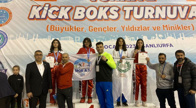 Öğrencimiz Gülten Sivaslıoğlu  Kick Boks Yıldız Bayan Point Fighting TÜRKİYE İKİNCİSİ !